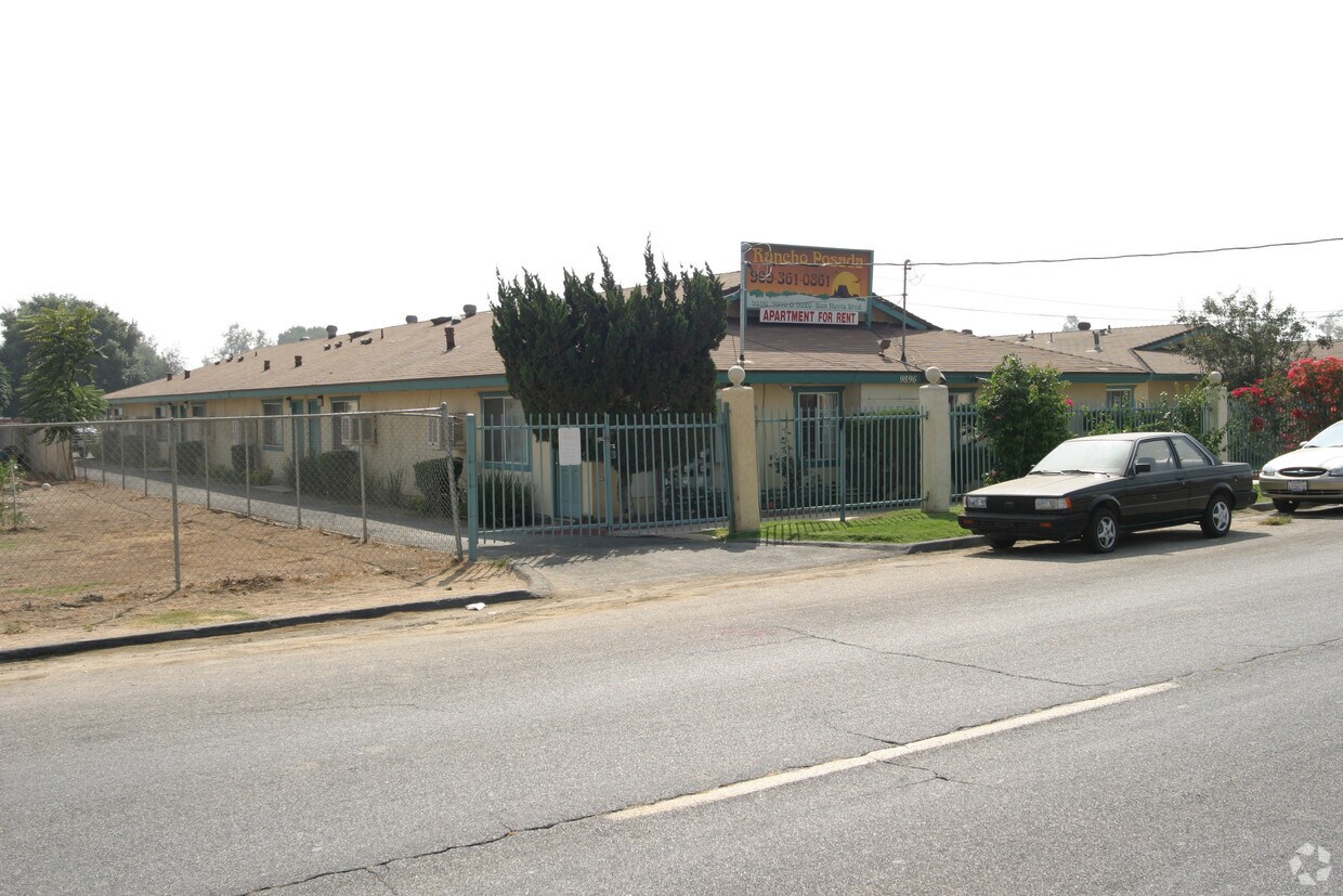Vista alternativa del edificio - Rancho Posada
