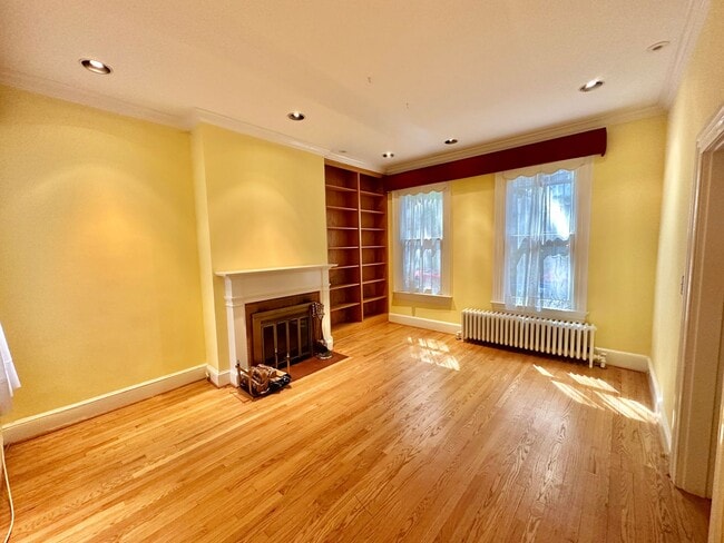 Building Photo - 947 25th St NW