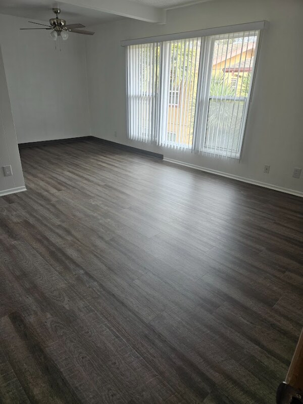 Foto del edificio - 828 Empire Ave