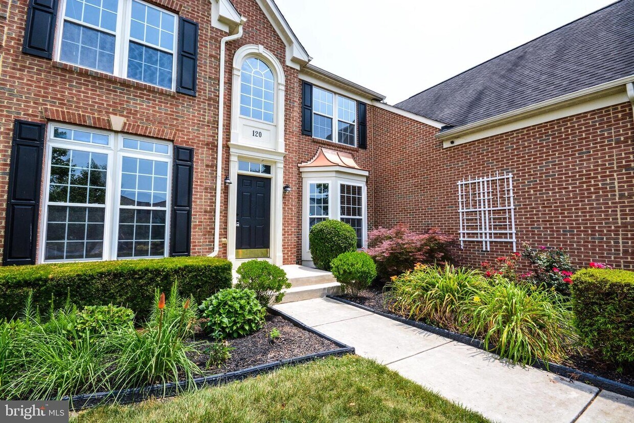 Foto principal - 120 Galyn Dr