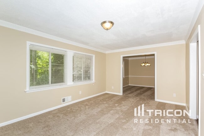 Building Photo - 3814 King Arthur Road Atlanta GA