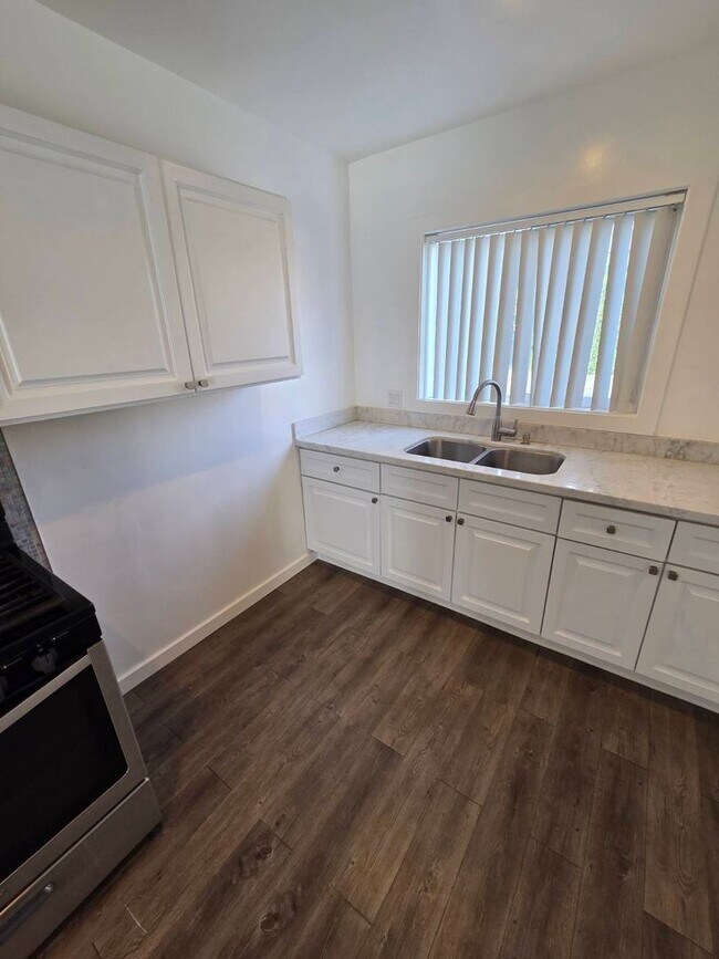 Foto del edificio - 4388 Ventura Canyon Ave