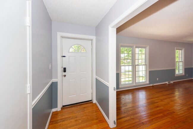 Foto del edificio - 3 Bedroom 2 Bath Home in Kings Grant - Summerville