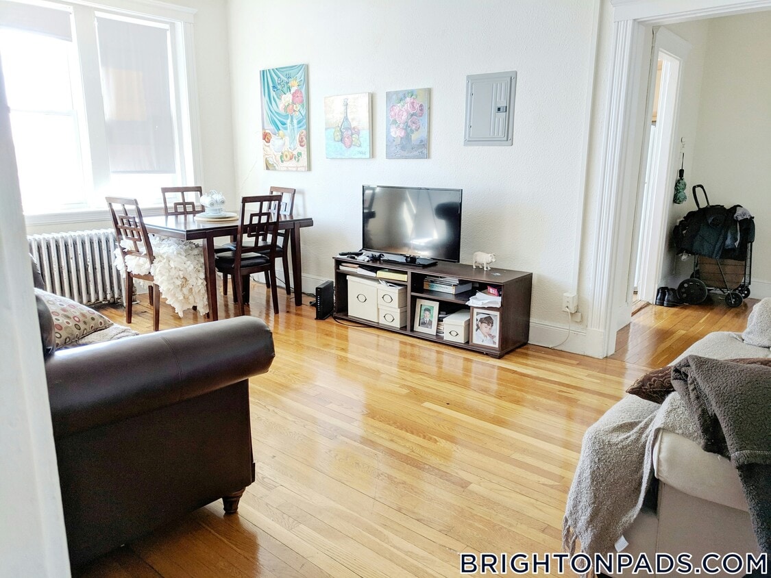 Foto principal - 1810 Commonwealth Ave