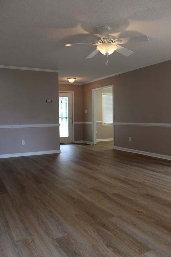 Building Photo - Aarons Place