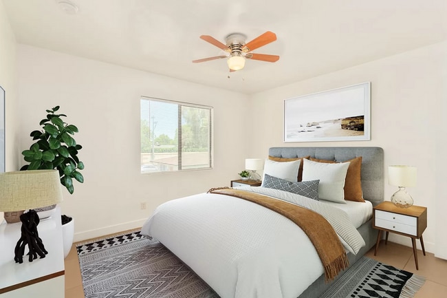 Building Photo - 1 Bed | 1 Bath -  Great Coronado District/...