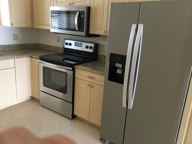 Building Photo - 2650 Greenwood Terrace