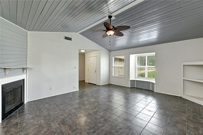 Foto del edificio - 5616 Oak Blvd