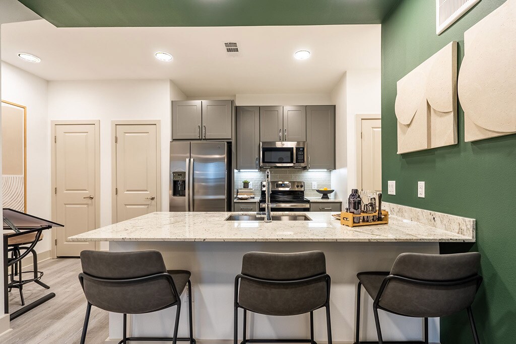 Foto principal - Move-In Special! 8 Weeks Free + $500 Off