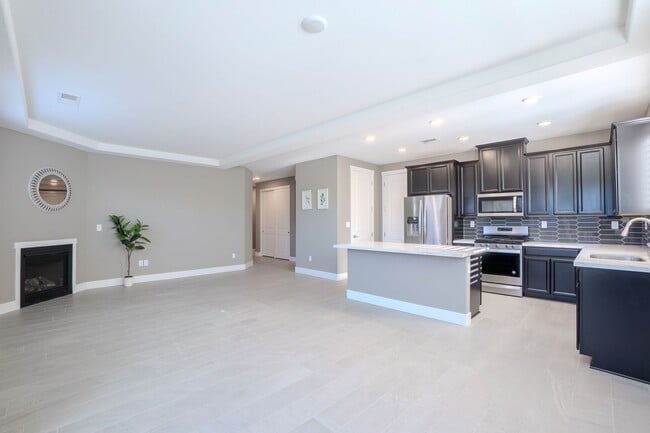 Building Photo - Fully furnished 3 bedroom / 3 bathroom plus an office.