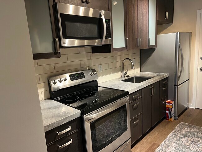 Foto del edificio - 835 N Kenter Ave