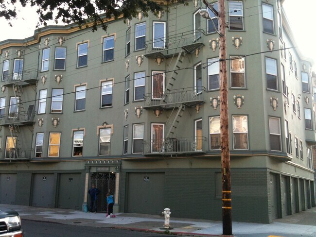 Well kept 21 unit building - 410 Bartlett St