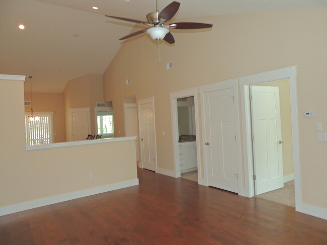 Building Photo - East Bay Condominiums 2 BR, 2 BA