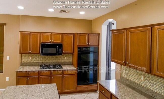 Building Photo - 732 West Camino Tunera