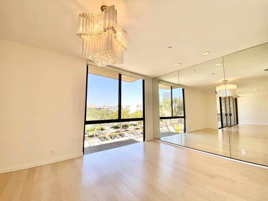 135 S Mccarty Dr Unit PH3, Beverly Hills, CA 90212 Apartments in