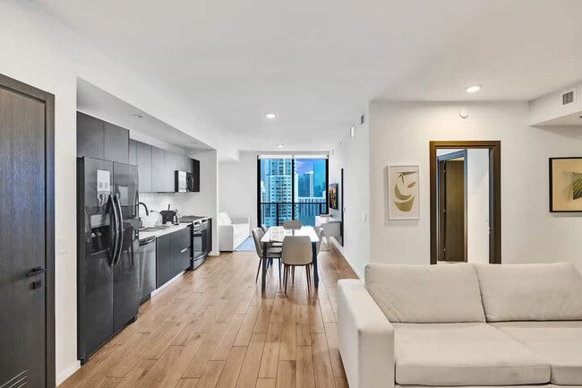 Foto del edificio - 398 NE 5th St