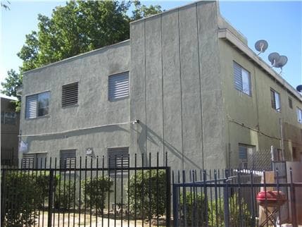 Building Photo - 14148 Delano St