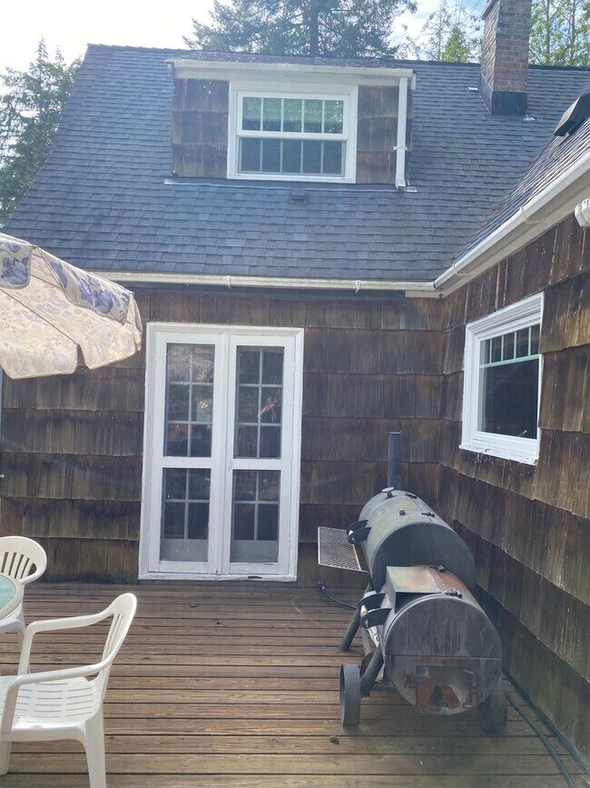 Foto del edificio - 4 Bedroom Upstairs Unit in a Country Setting