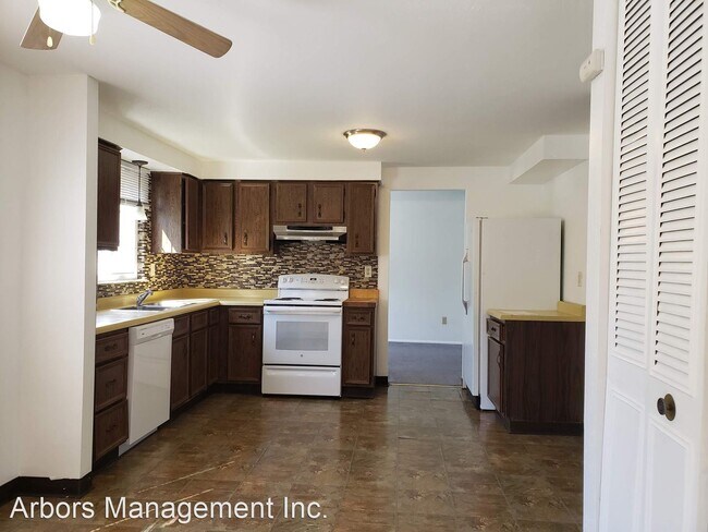 Building Photo - 4 br, 2.5 bath House - 45 CROSSWINDS DR