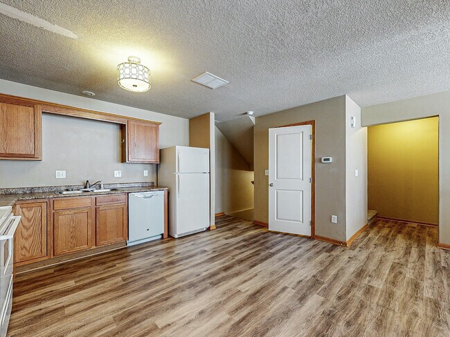 Kitchen Entry - 385 NE Sandalwood