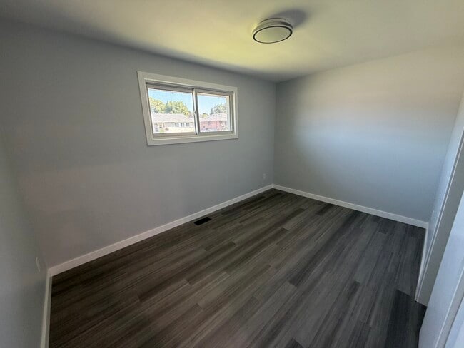 Building Photo - 119 Parkway Av