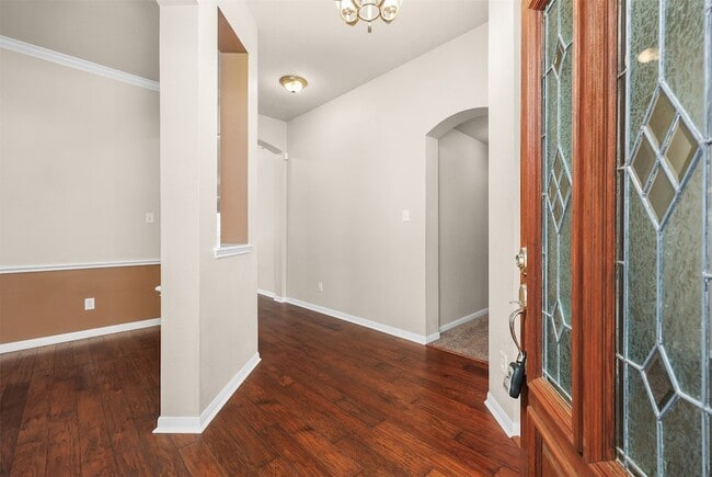 Building Photo - 3715 Crescent Dr