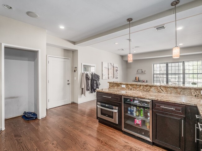 Foto del edificio - 350 W Broadway