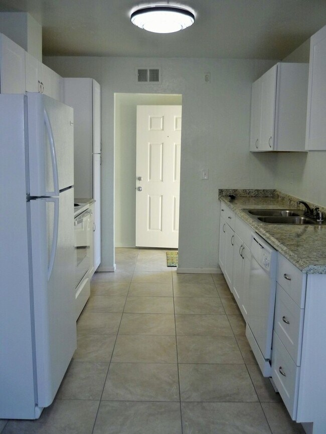 Building Photo - 2837 Caulfield Dr