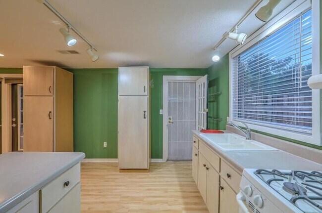 Foto del edificio - 2708 Campbell Rd NW