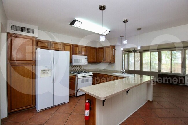 Building Photo - 2407 W Laurel Ln