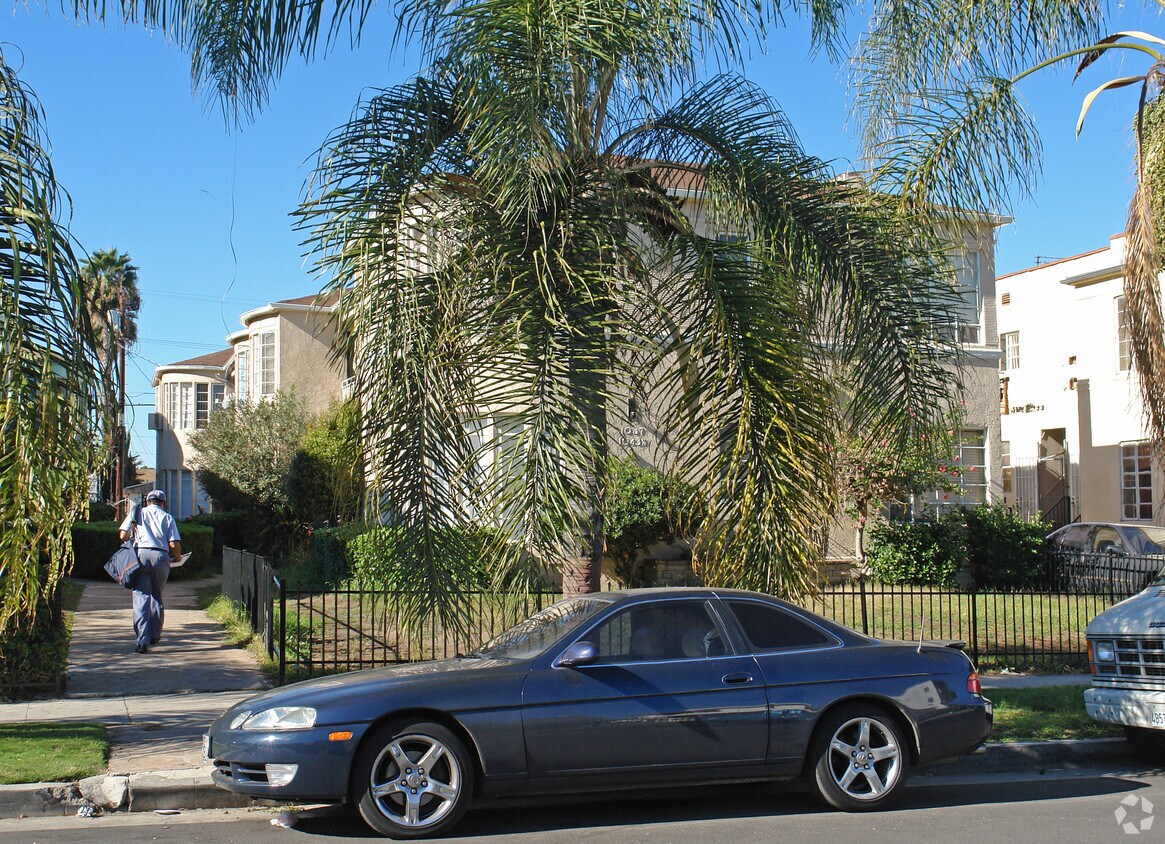 Building Photo - 1037 S Norton Ave