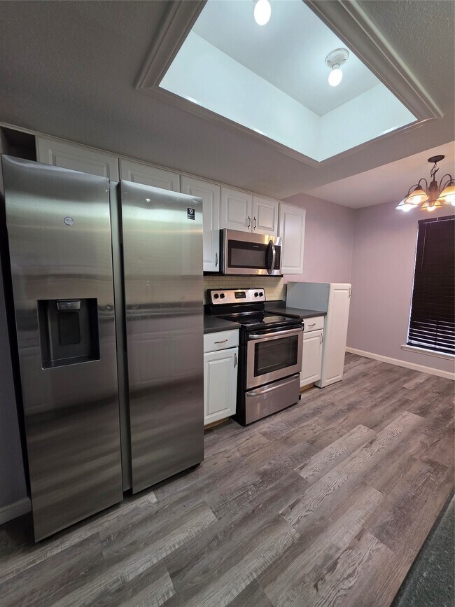 Foto del edificio - 9611 Jaywood St