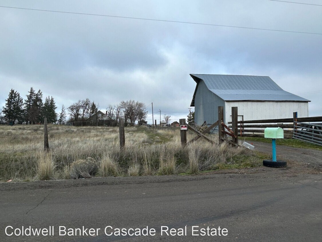 3 br, 1 bath House 1167 Bickelton Highway House Rental in