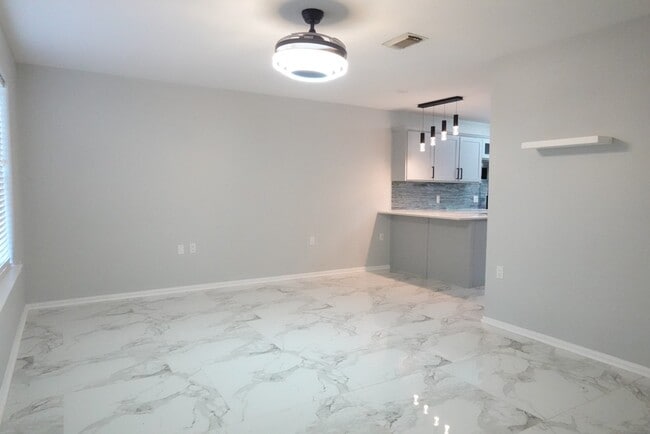 Building Photo - 2714 Vienna Pl