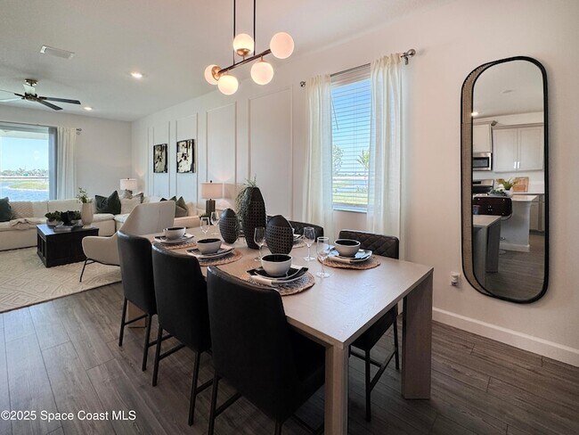 Foto del edificio - 1959 Croft Inlt Dr NW