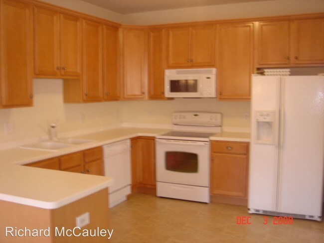 Building Photo - 264 Maple Ct