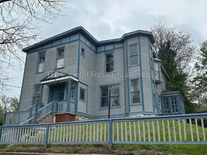 Building Photo - 821 Alby St