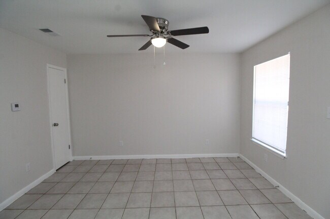 Foto del edificio - 1BR Townhome with Private Fenced Backyard & Tile Flooring Throughout