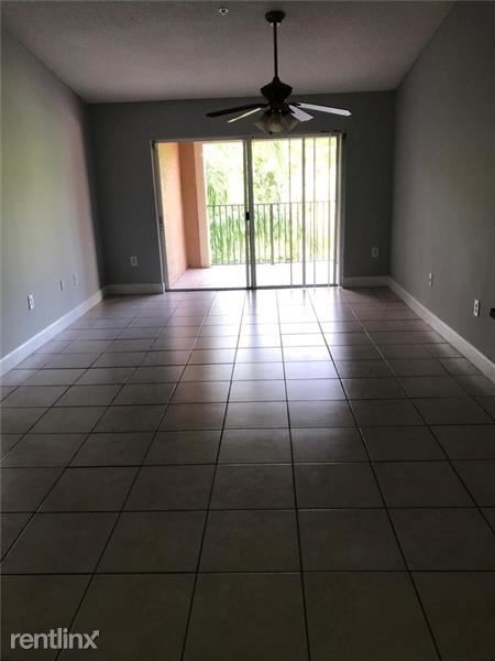 Foto del edificio - 4820 N State Rd 7