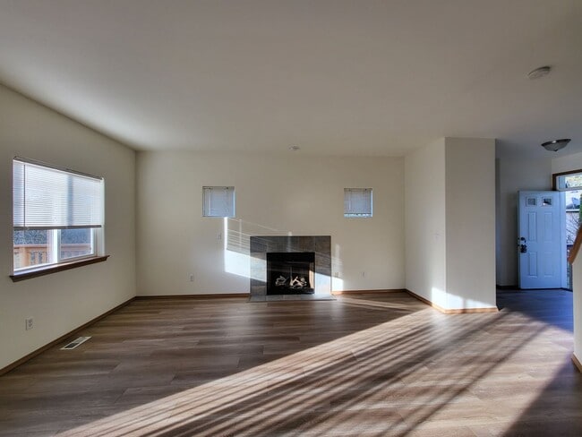 Foto del edificio - Beautiful 3 Story Home in Napavine