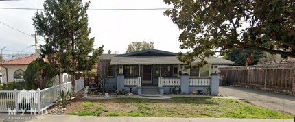 Building Photo - 919 Vermont St