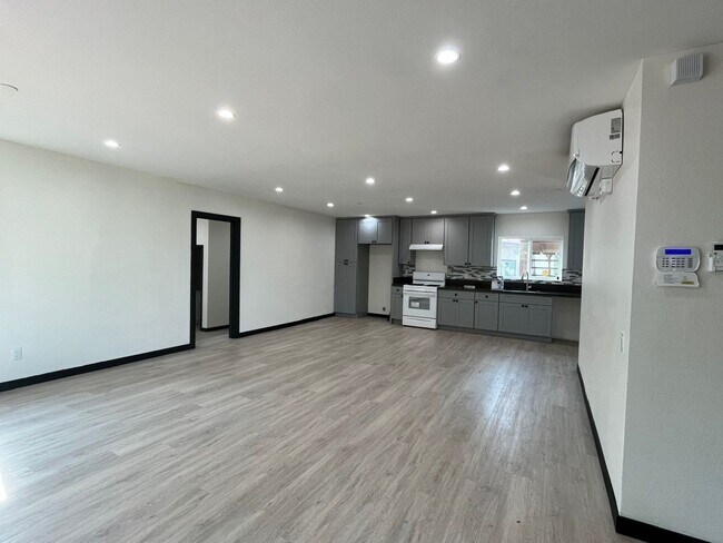 Foto del edificio - Beatiful and spacious Rental in Montebello for Lease
