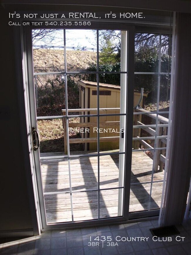 Foto del edificio - 1435 Country Club Ct