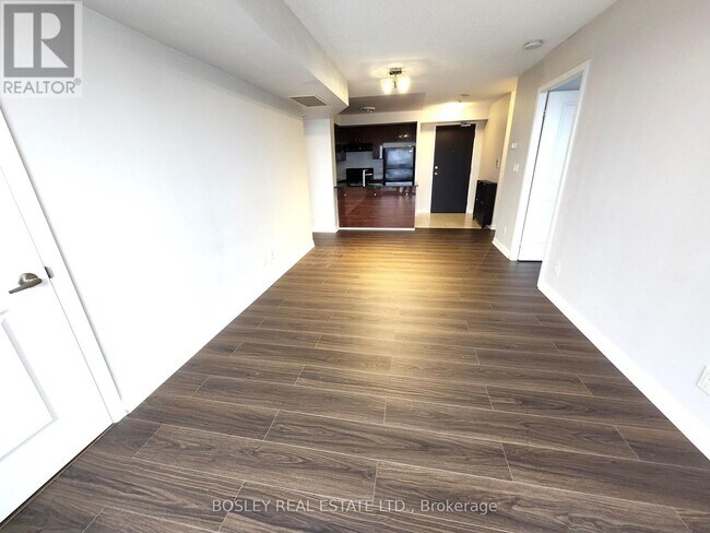 Building Photo - 5793 Yonge St