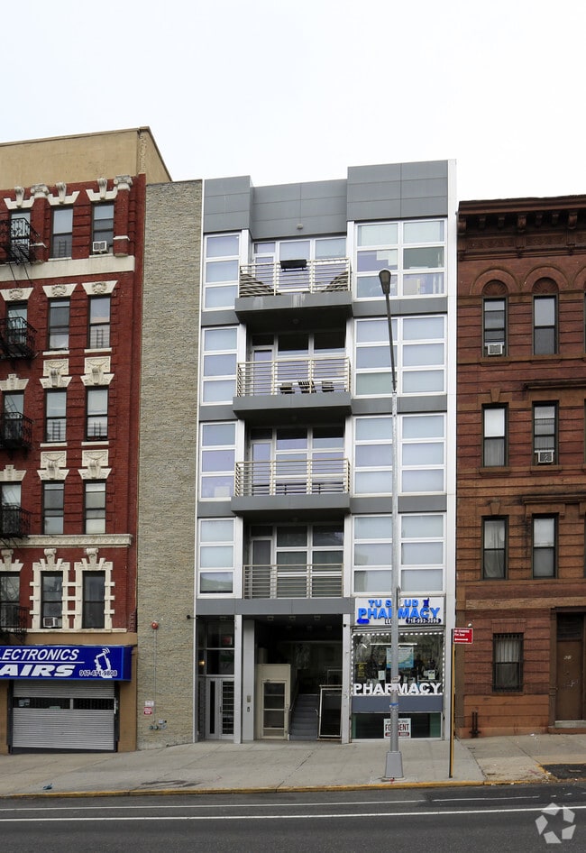 Building Photo - 615 E 138th St