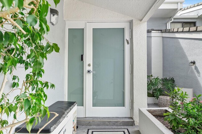 Building Photo - 300 Poinciana Island Dr