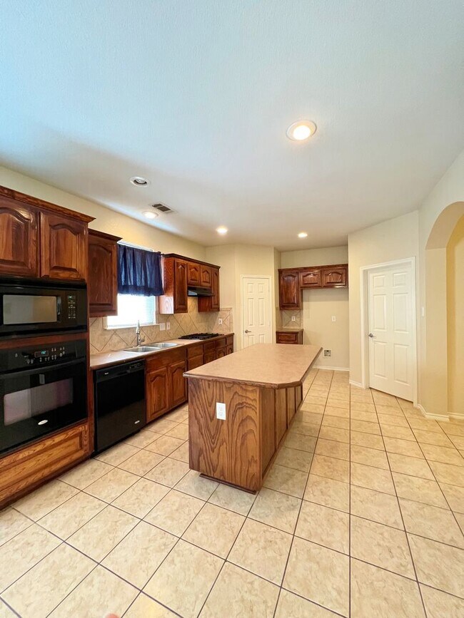 Building Photo - Gorgeous 4/2/2 in Mansfield ISD For Rent!