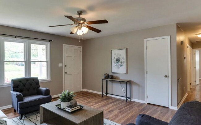 Foto del edificio - 1114 Vandora Springs Rd