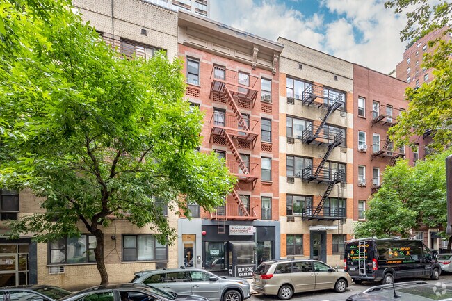 Building Photo - 334 E 73rd St