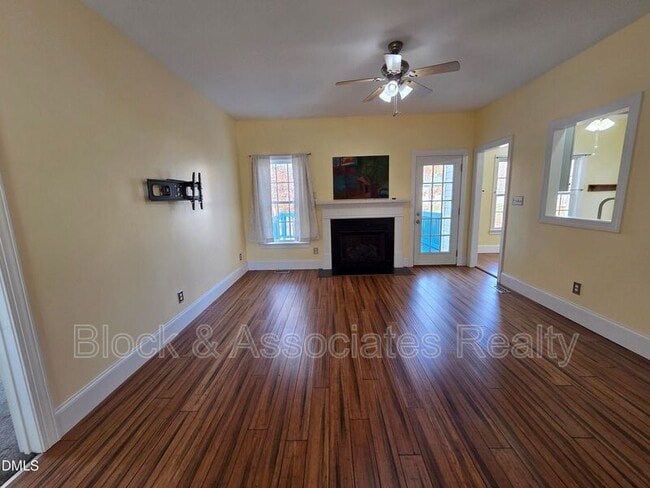 Foto del edificio - 143 Rawhide Dr